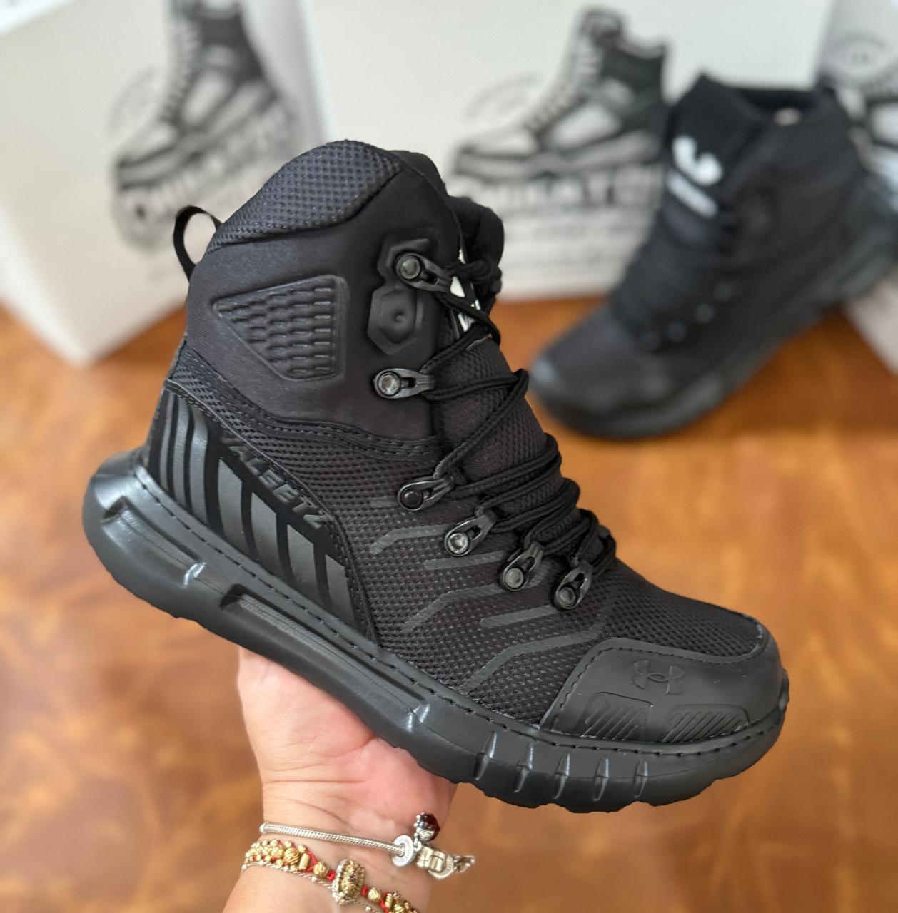 BOTA UNDER ARMOUR ELITE